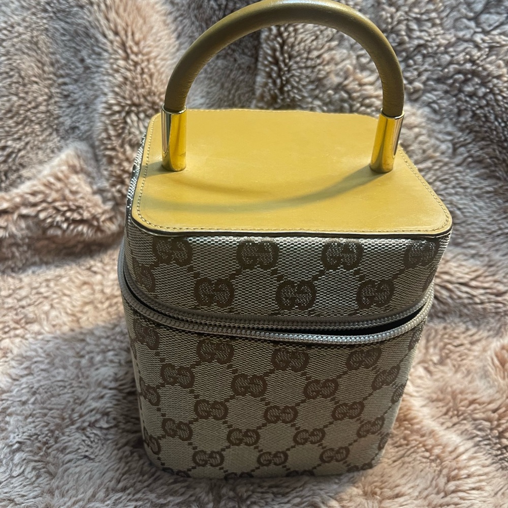 ‼️‼️SOLD‼️‼️Gucci Beige and Gold Cosmetic Case